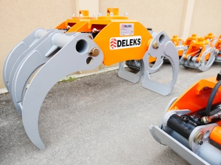 Drapák na guľatinu pre minibagre a lesné žeriavy DELEKS...