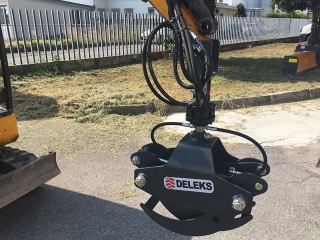 Drapák na guľatinu pre minibagre a lesné žeriavy DELEKS...