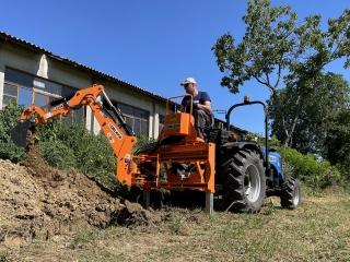 Podkop za traktor DELEKS DRS-2000T + lyžica 300 mm