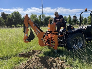 Podkop za traktor DELEKS DRS-2000 + lyžica 300 mm