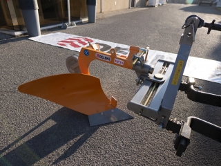 Jednodielny pluh DELEKS DP-35 (pre traktor 25-45 HP)