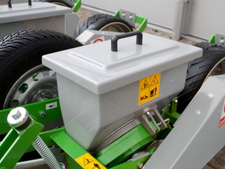 Bodový sejací stroj BOMET Serpens