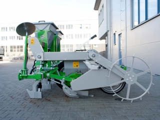 Bodový sejací stroj BOMET Serpens