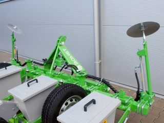 Bodový sejací stroj BOMET Serpens