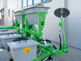 Bodový sejací stroj BOMET Serpens