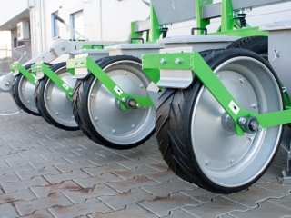 Bodový sejací stroj BOMET Serpens