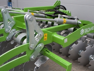 Hydraulická regulácia zadného valca na BOMET Pegasus